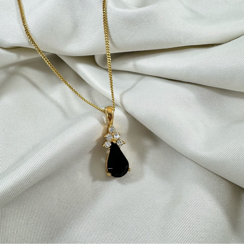 Vintage dainty, gold plated, teardrop pendant signed Roman with gold tone chain.